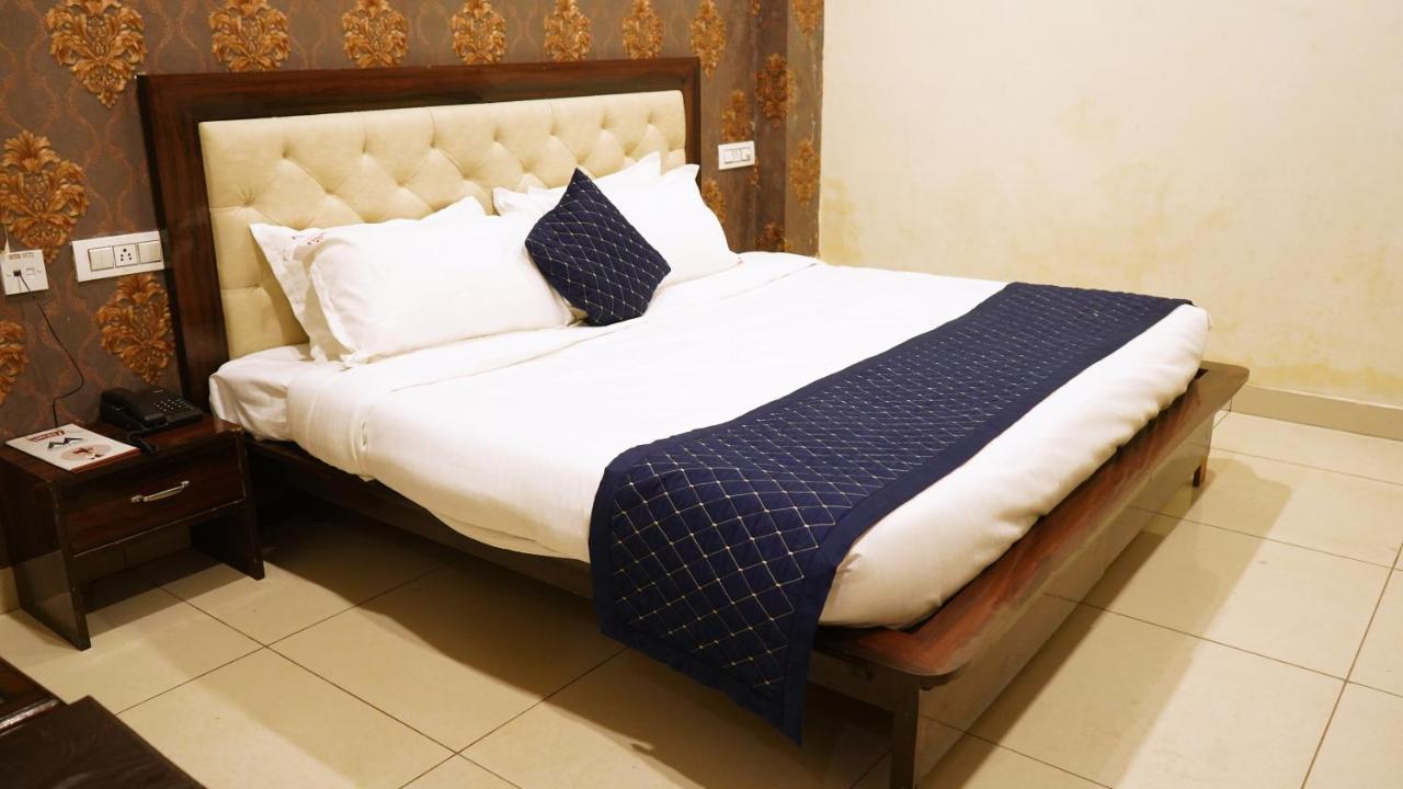 Aa Hotels & Resorts Zirakpur Kültér fotó